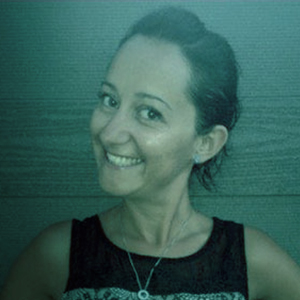 irene-goncalves-hover