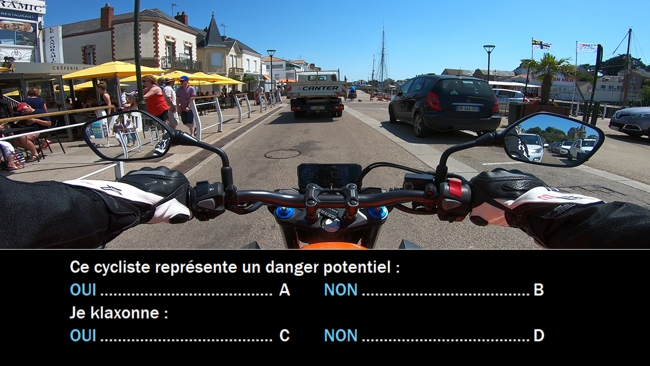 Question 1 : poste de conduite moto